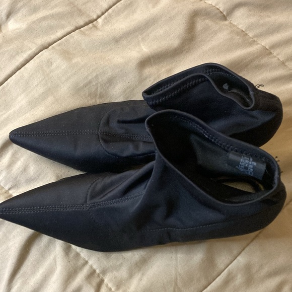 💛NWOT Predictions Black booties 9 - Picture 2 of 6